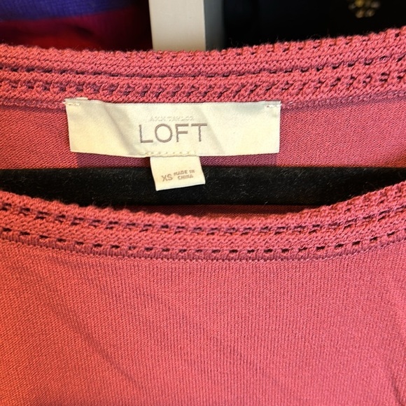 Loft mauve short sleeve scoop neck sweater top size XS - Picture 2 of 3